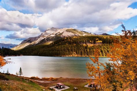 Two Jack Lake • Ultimate Guide To Visiting This Classic Banff Lake 2022