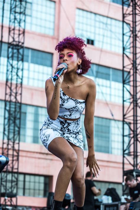 19 Year Old Ravyn Lenae Proves She Has Talent To Spare At Amf Blurred