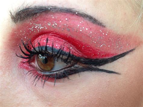 Red Makeup Scary Glitters Flora Maquillage De Spectacle Maquillage