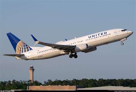 N73259 Boeing 737 824 United Airlines Positive Rate Photography
