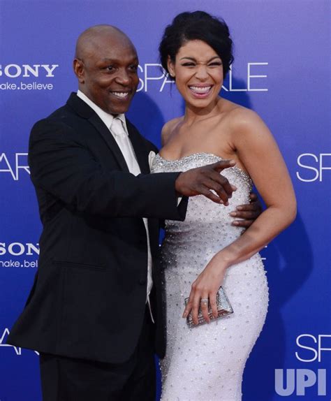 Photo Jordin Sparks Attends The Premiere Of Sparkle With Father In