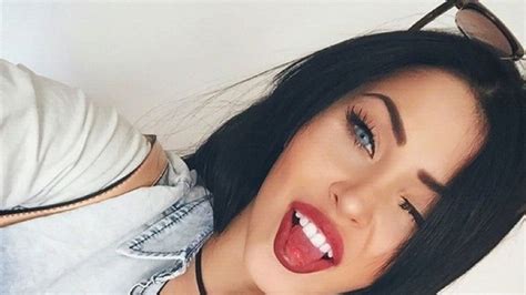 Instagrams Claudia Alende Brazils Sexy Megan Fox Doppelgänger