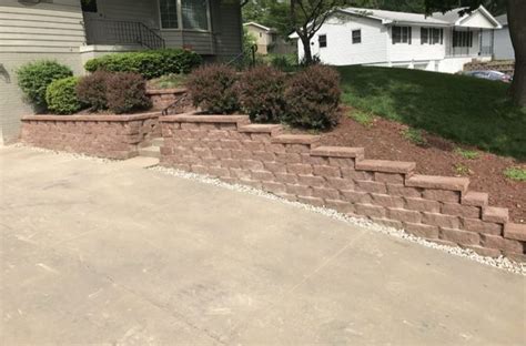 Driveway Retaining Wall On A Slope Concrete Retaining Walls Outdoor