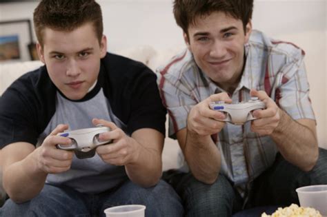 Los Videojuegos Agresivos En Adolescentes