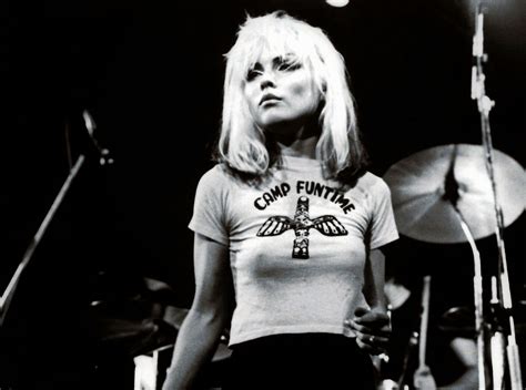 people always called me blondie” here are 20 fascinating photographs of debbie harry in the