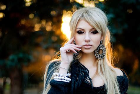 Download Photo 2560x1714 Ekaterina Fetisova Blonde Sexy Girl Model Russian Girl Earrings