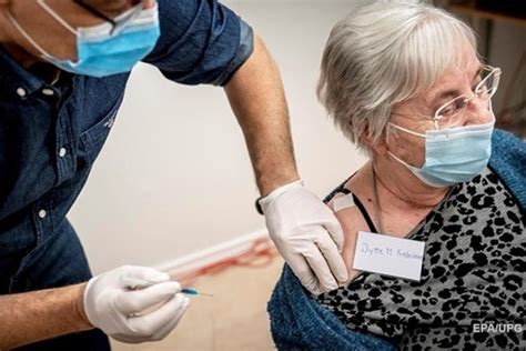 Вакцинация от коронавируса в Дании на 14 дней приостановят