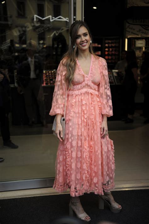 Check out the latest pictures, photos and images of jessica alba. Jessica Alba - Arrives at Douglas Perfumery in Milan 06/20 ...