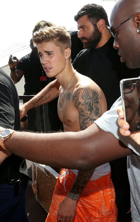 Celeb Saggers Justin Bieber Shows Off More Than Just His Abs And Sag