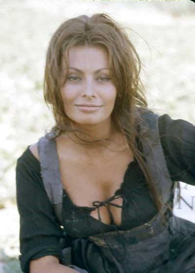 With nancy kulik, sophia loren, edoardo ponti. Pin by A WALK IN ITALY on Sophia loren in 2021 | Sophia loren images, Sophia loren photo, Sophia ...