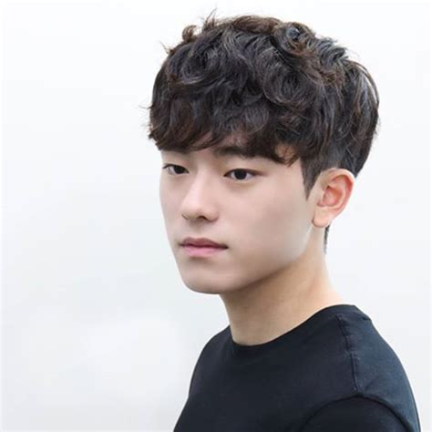 Slicked back blocked hair cut. Two Block Haircut Ideas + Advice to Style KPOP Hairstyle ...