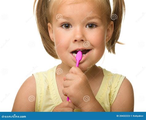 Het Meisje Maakt Tanden Schoon Gebruikend Tandenborstel Stock
