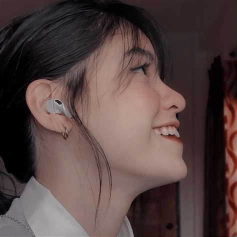 𝗖𝗥𝗜𝗦𝗘𝗟𝗗𝗔 𝗔𝗟𝗩𝗔𝗥𝗘𝗭 𝗜𝗖𝗢𝗡 ღ ©𝗴𝗹𝗼𝘄𝗷𝗵𝗲𝗻𝗮𝗮𝗮 ear cuff filipina girls dark aesthetic