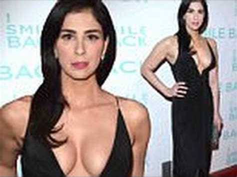 Sarah Silverman Boob Cleavage Show Youtube