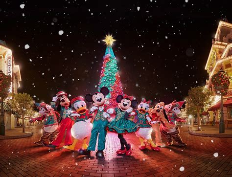 Experience A Frozen Themed Winter Wonderland At Hong Kong Disneyland