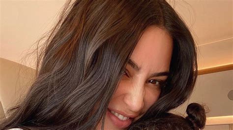 Weitere ideen zu stars ungeschminkt, ungeschminkt, promis. Süß! Kim Kardashian und Chicago bezaubern mit Kuschelfotos ...