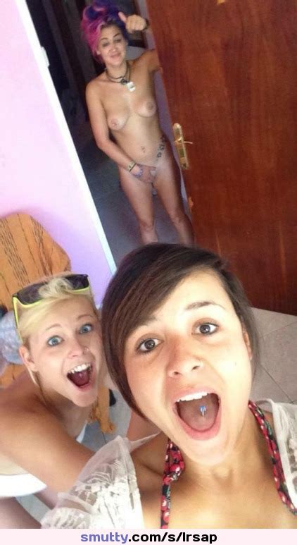 Nude Naked Amateur Selfie Photobomb
