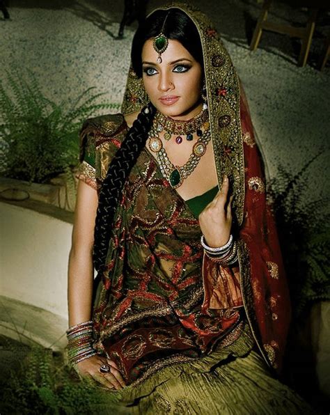Asu Blog Xxx Indian Actress Celina Jaitley Super Saree