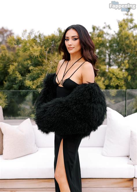 Shay Mitchell Looks Sexy At Revolves 20th Anniversary Dinner In