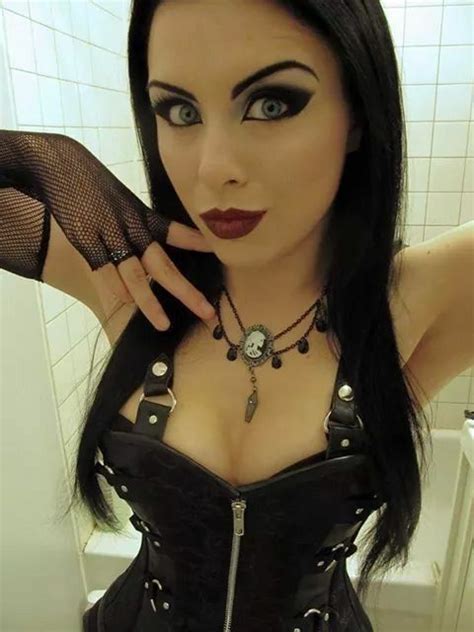 X💋💄 Gothic Girls Goth Beauty Hot Goth Girls
