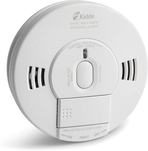 There are several types of alarms a co detector provides, one to warn of high levels of co and one to warn of low batteries or end of life of the detector. Best Hardwired Smoke Detectors Reviews In 2020 ...