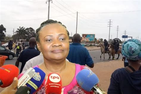 Essa manifestação de rebeldia, transgressiva, e vestida sob o rótulo de proibido, tomou conta das cidades e se transformou em uma demonstração de arte naturalmente urbana, jovem, e. Manifestação: Governadora repudia desacatos em Luanda ...