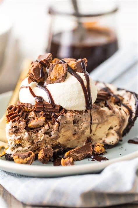 Seems like with this autumn situation (that's pretty much winter now, yuck), all that is happening in my. Chocolate Peanut Butter Pie - Easy Peanut Butter Cup Ice Cream Pie - Cravings Happen