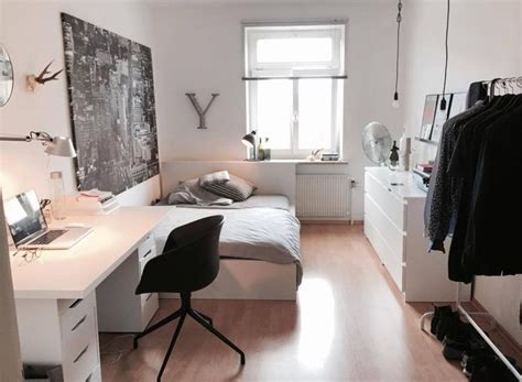 Helles WG-Zimmer mit schichter und moderner Einrichtung. # ...