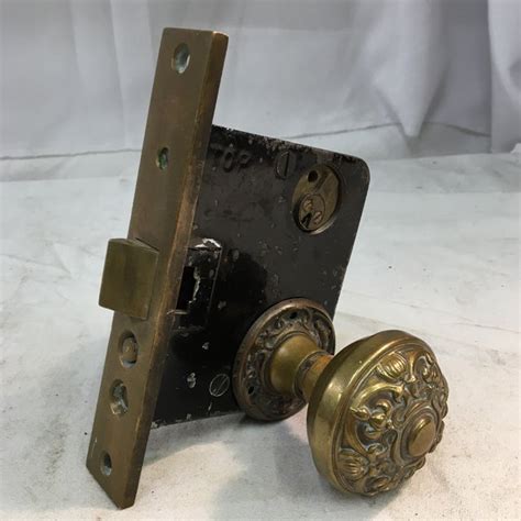 Antique Early 20th Century Yale Mortise Lock With Eastlake Doorknobs