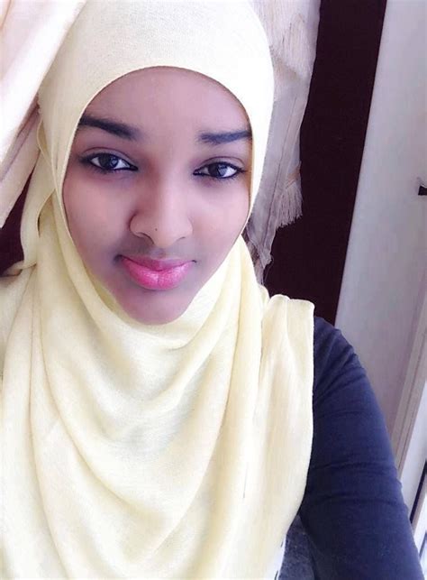 Pin By Mark Pasquetti On Somali S Girls Somali Fashion Girl