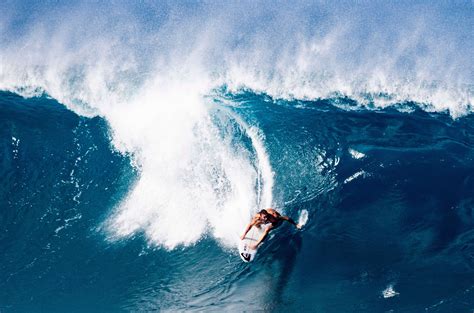 Video Captures The Moment Pro Surfer Mikey Wright Dives Into
