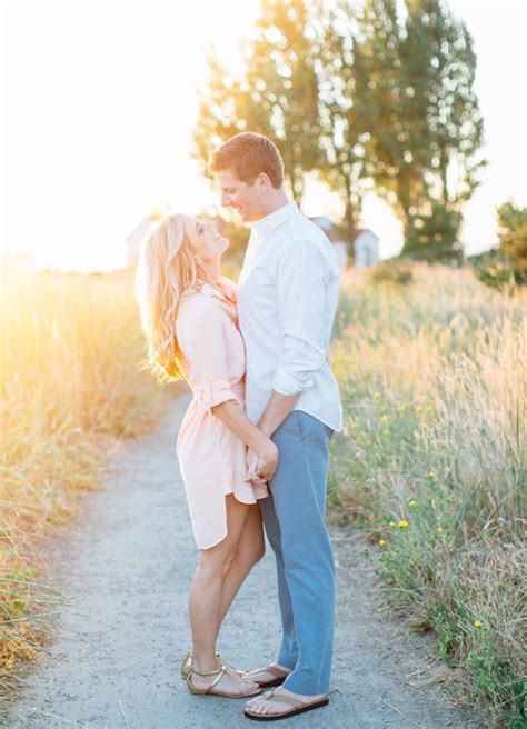 11 Best Engagement Photos Outfits To Inspire You