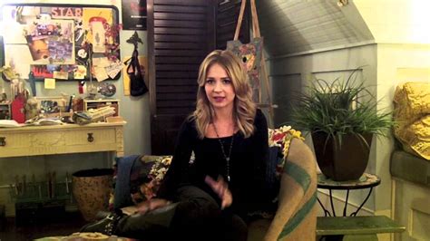 The Secret Circle Britt Robertson Shows Off Cassies Room And Teases