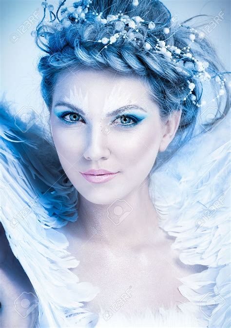 Pin By Bohemianellaa On Winter Eiskönigin Ice Queen Costume Snow Queen Makeup Ice Queen Makeup