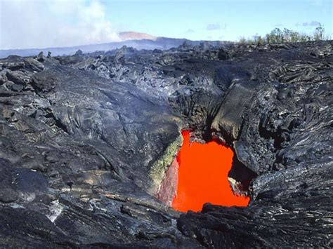 Shallow Magma Chamber Found Below Hawaii Islands