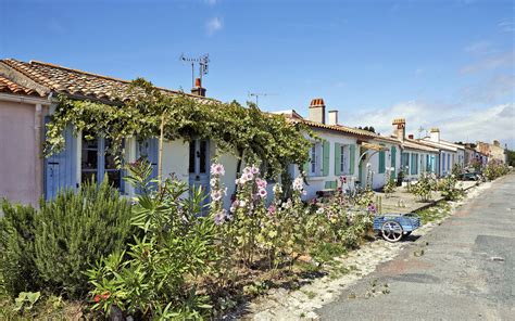 Elle est baignée par l'océan atlantique et appartient à l'archipel charentais. Ile d'Aix : Escale entre terre et mer à La Rochelle ...