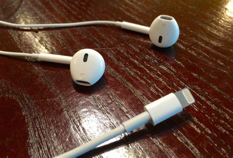 Apples Iphone 7 Might Replace Bluetooth On Top Of Headphone Jacks