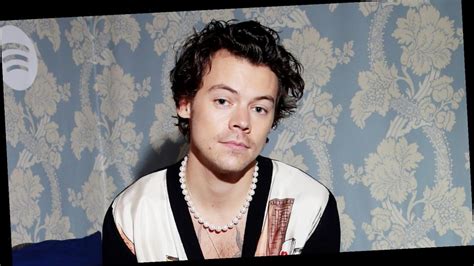 Harry styles will tell you a bedtime story! Harry Styles' 'Dream With Me' Sleep Story Is Out Now on ...