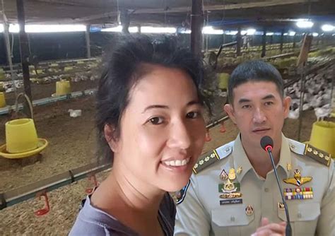 ปารีณา นั่งฟังด้วยสีหน้ายิ้มแย้ม เมื่อ พล.อ.ประยุทธ์ กล่าวติดตลกว่า ตอนนี้ผู้หญิงกำลังแย่งงานเราอยู่ ตอนนี้โลกกำลัง. เอ๋ ปารีณา เจอกรมป่าไม้ร้องเอาผิด 4 ข้อหา ปมที่ฟาร์มไก่ ...