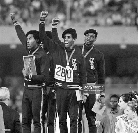 Usa 4x400 relay teams go home.with silver. The men's 4x400 metres relay team winners from the United ...