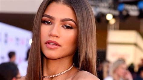 Zendaya maree stoermer coleman (/ z ə n ˈ d eɪ. Visual de Zendaya para o Emmy 2020 chama atenção - com um ...