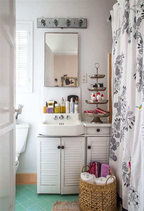 How To Love Your Tiny Rental Bathroom Styling Ideas From 10 Real Homes
