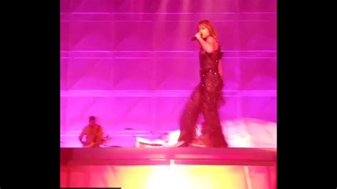 Rihanna Enseña Una Teta En Concierto Live Youtube