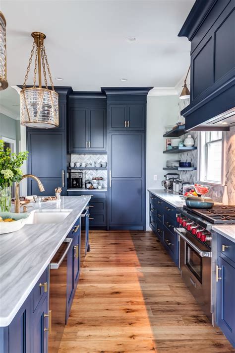 Navy blue kitchen cabinets are not just a trend that will be here this season and gone in a flash. Navy kitchen cabinets image by Stonington Cabinetry ...