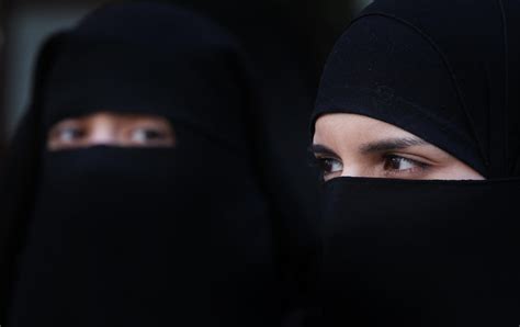 Muslim Groups Split On Jason Kenneys No Veil Policy For Citizenship Oaths