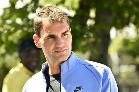 In short, roger federer's hair is the new the dress. when he was a junior, the only thing that could beat federer was vidal sassoon and a bottle of peroxide. New style | Roger federer, Short hair styles, Hair looks