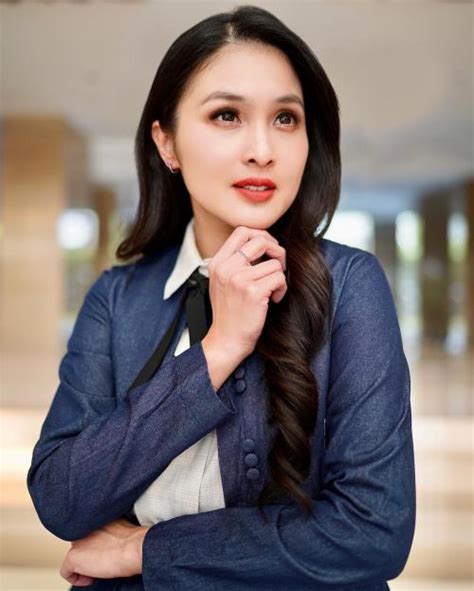 Potret Cantik Sandra Dewi Genap Berusia Tahun Tetap Awet Muda Masih Seperti Abg Okezone