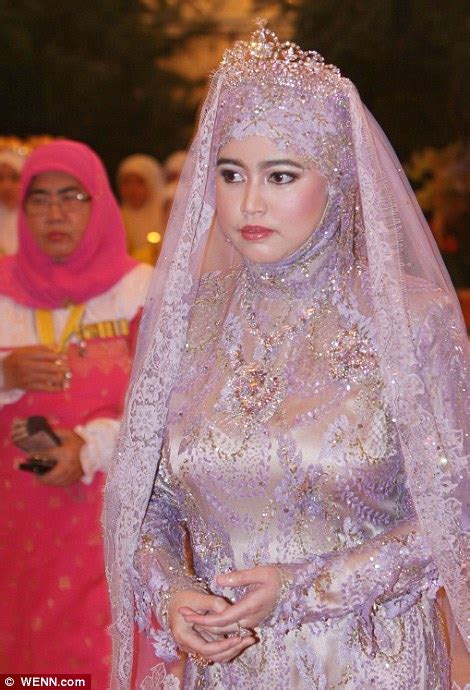 I know you tend to talk about the european royal families, but can we take a moment to discuss the fact that the crown prince of brunei married his wife when he was 30 and she was 17? Now THAT'S a Royal Wedding! Sultan of Brunei celebrates ...