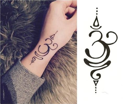 Om-Symbol in Kombination mit Unalome-Spiralen | Buddhistische symbole