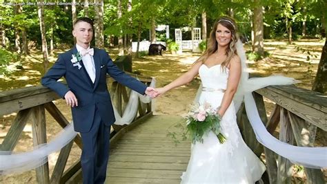 Bear Photobombs Couples Wedding Pictures In Gatlinburg Tennessee Abc13 Houston